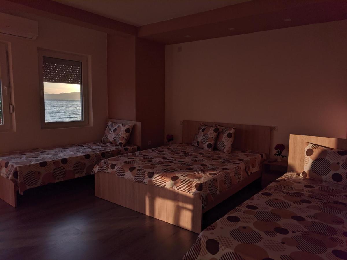 Ajkoski Apartments Pestani Luaran gambar