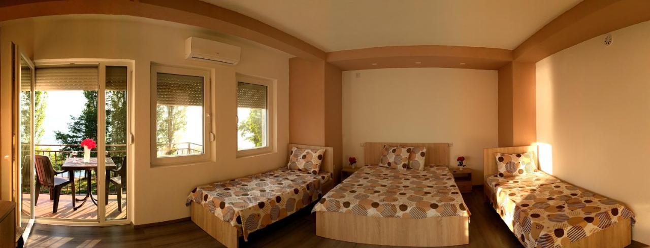 Ajkoski Apartments Pestani Luaran gambar