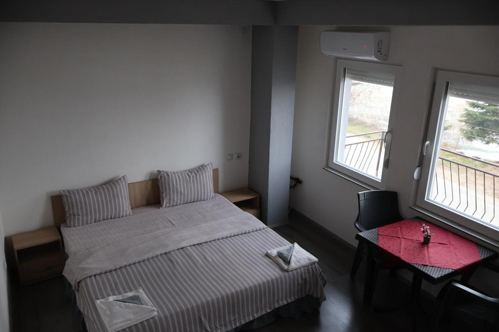 Ajkoski Apartments Pestani Luaran gambar