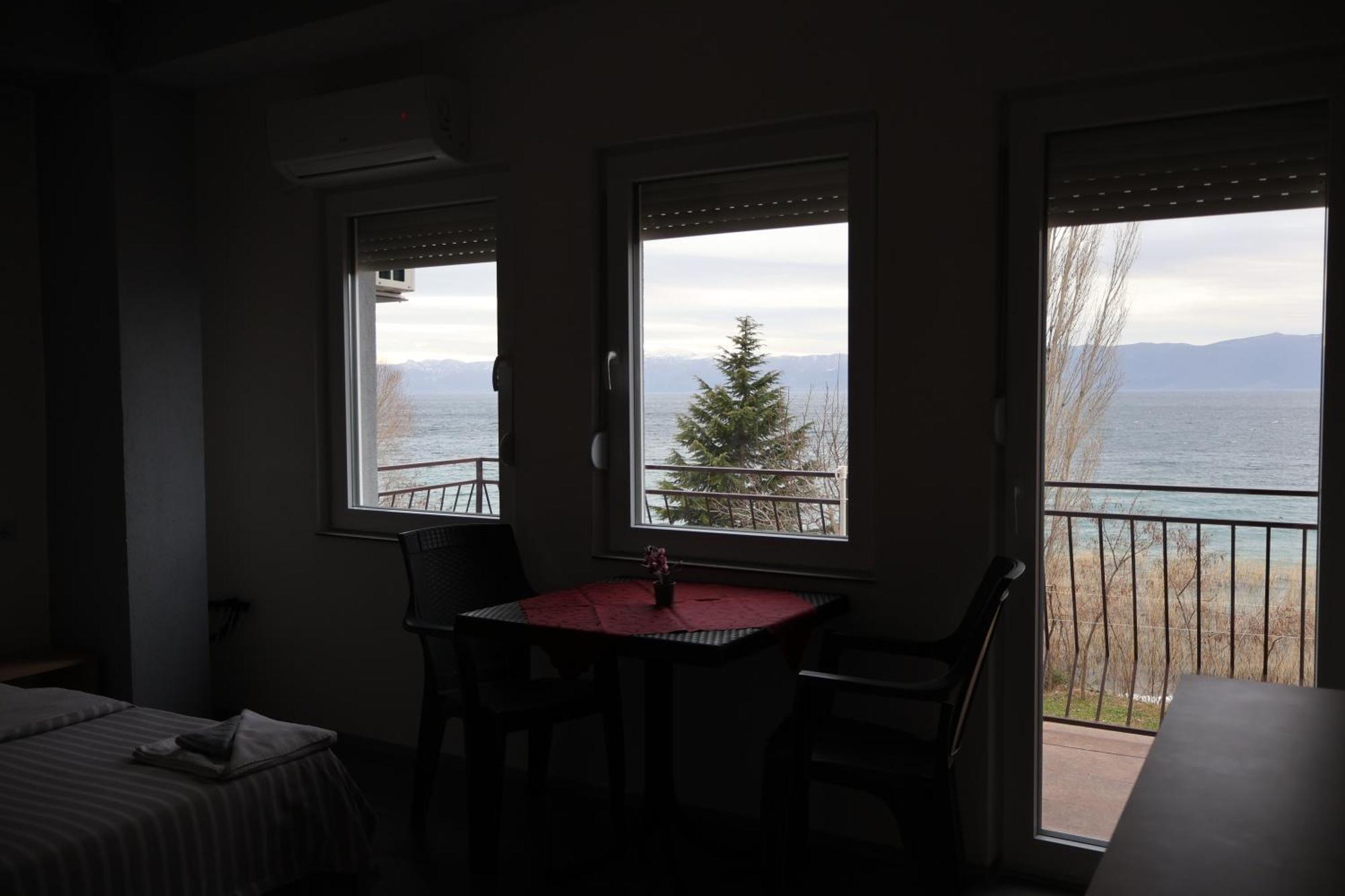 Ajkoski Apartments Pestani Luaran gambar