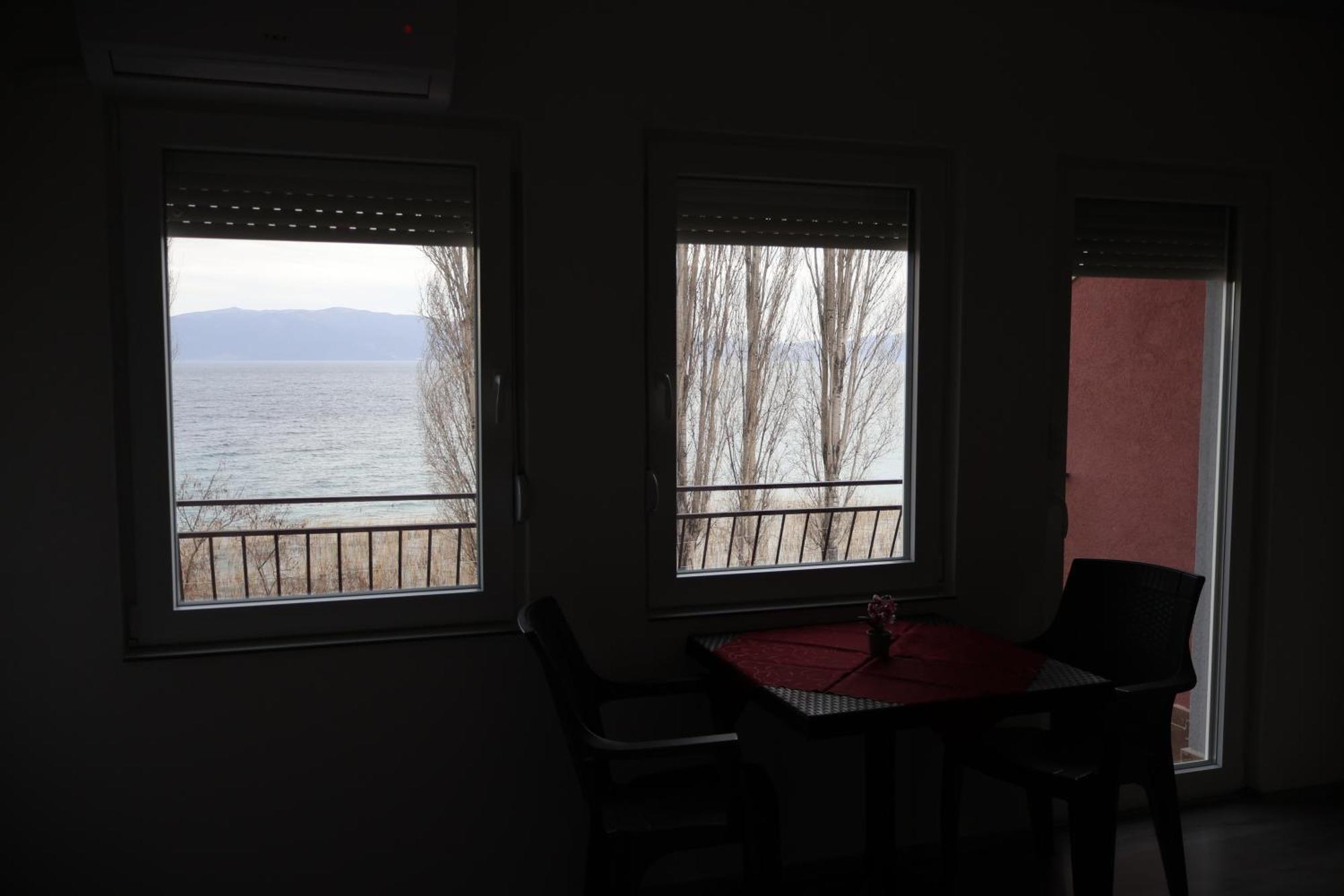 Ajkoski Apartments Pestani Luaran gambar