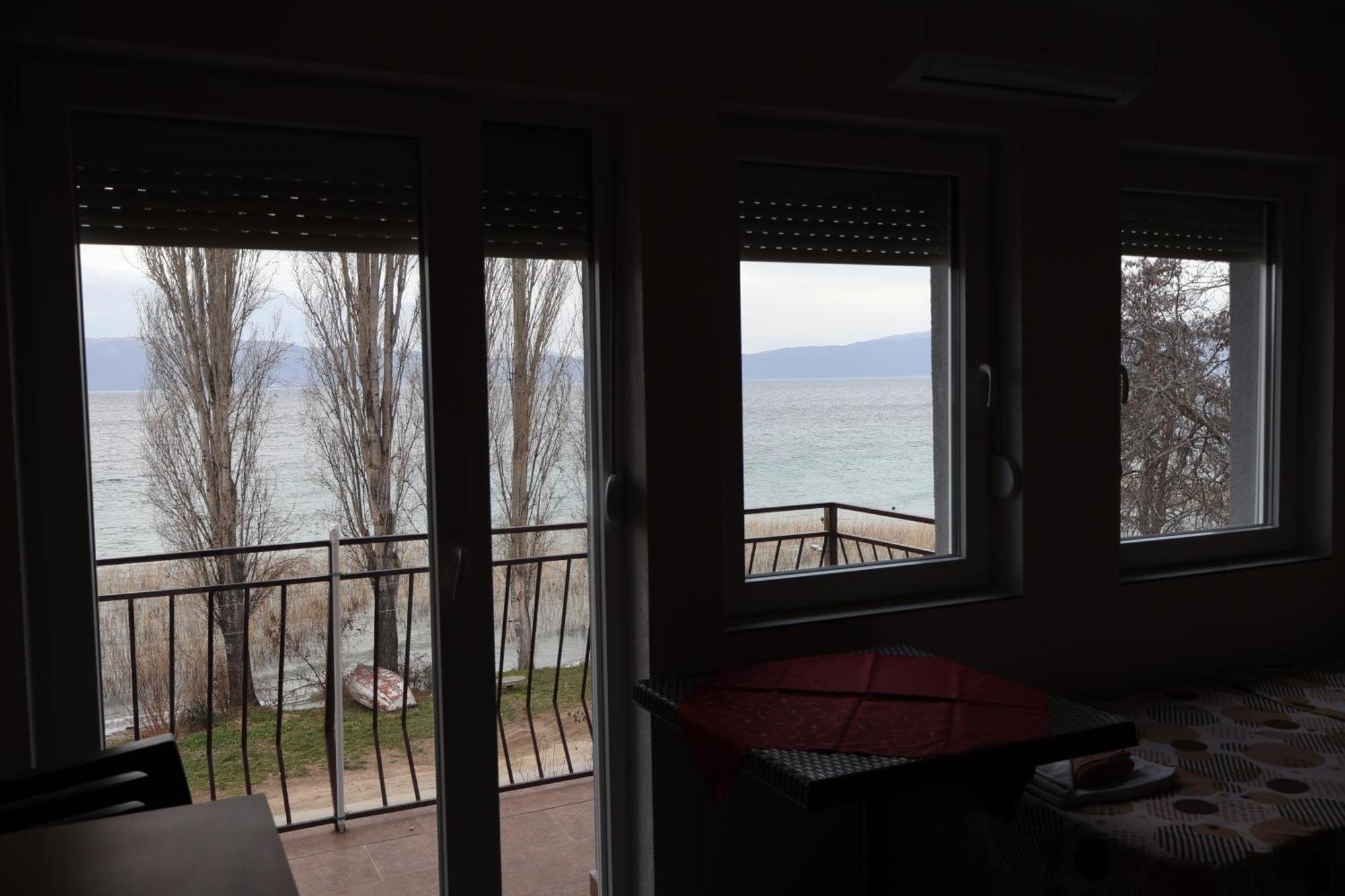 Ajkoski Apartments Pestani Luaran gambar