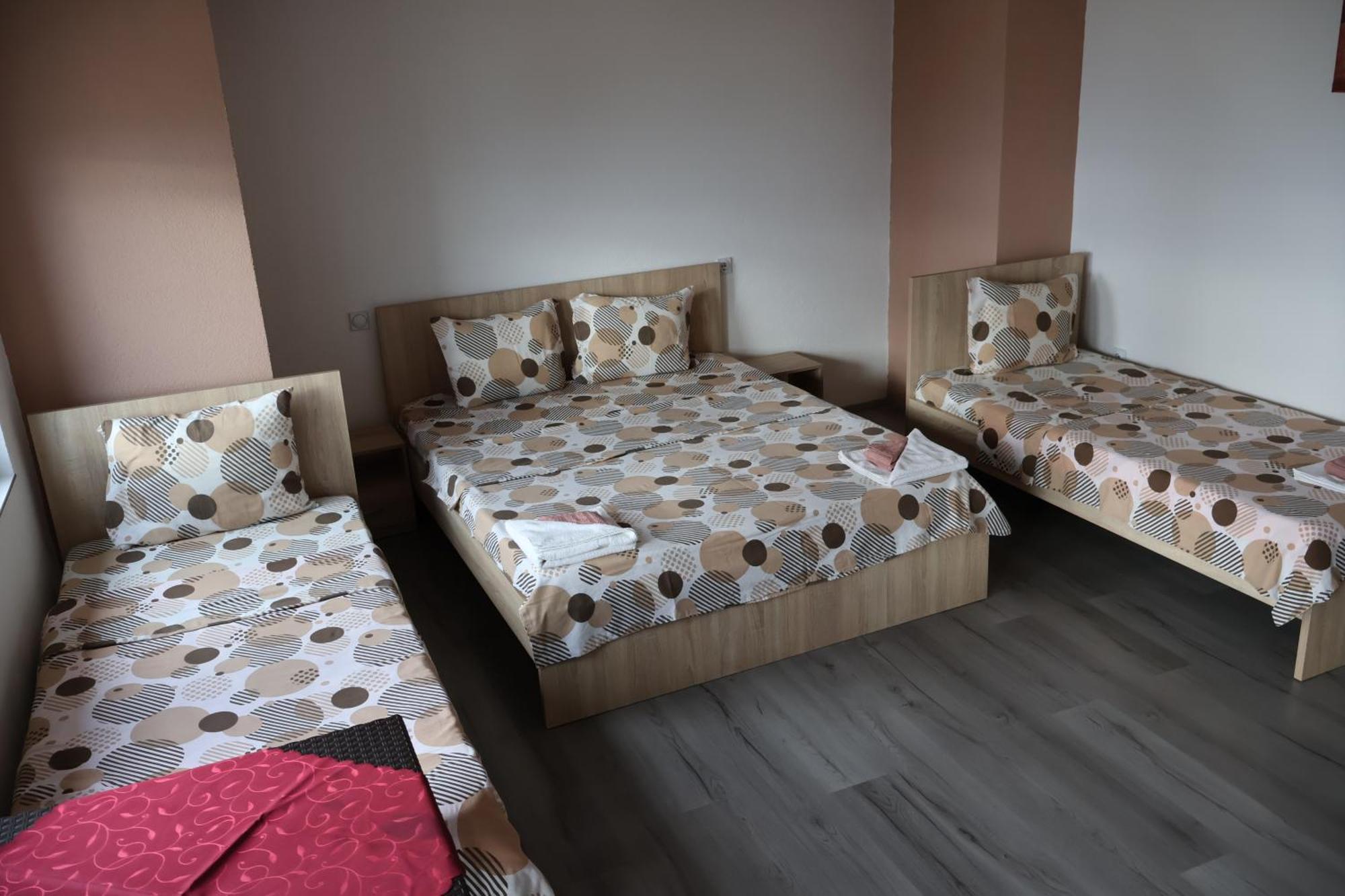 Ajkoski Apartments Pestani Luaran gambar