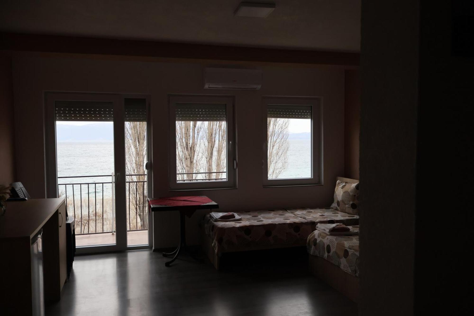 Ajkoski Apartments Pestani Luaran gambar