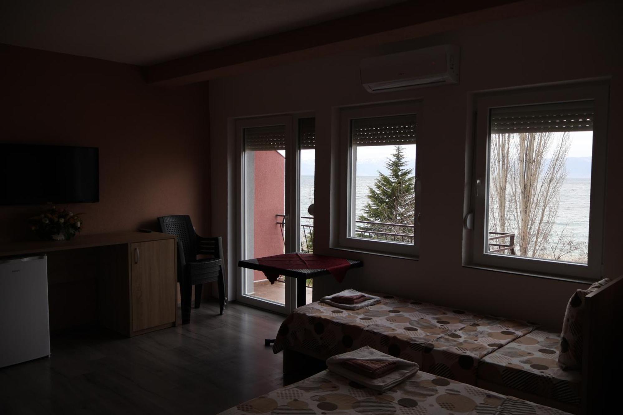Ajkoski Apartments Pestani Luaran gambar