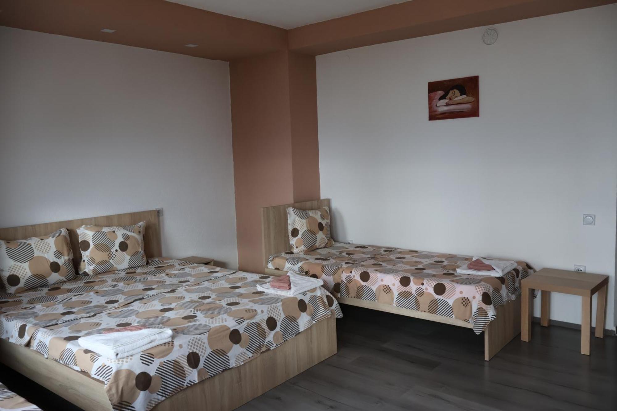 Ajkoski Apartments Pestani Luaran gambar