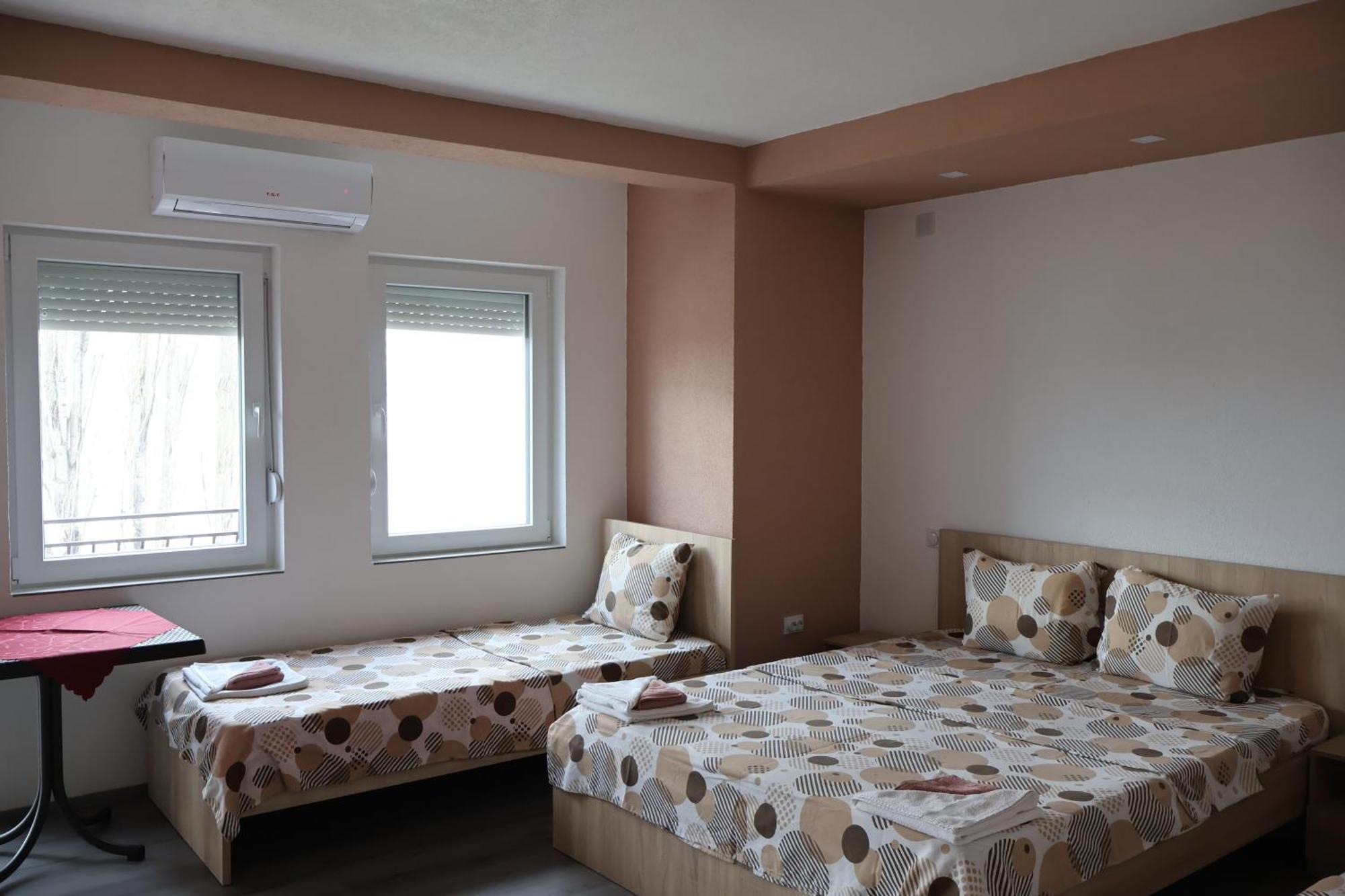 Ajkoski Apartments Pestani Luaran gambar